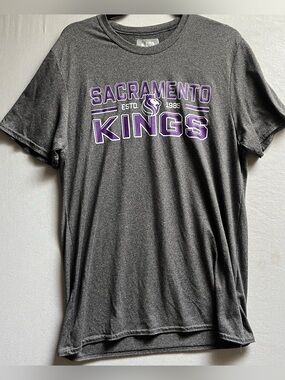 Sacramento Kings NBA Gray Graphic Tee Purple Logo T-Shirt Sz S